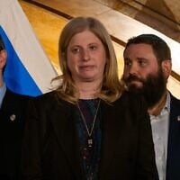 La commissaire de la police de New York, Jessica Tisch, lors d'un événement de Hanoukka organisé par le maire de New York, Eric Adams, à New York, le 15 décembre 2025. (Crédit : Luke Tress/Times of Israel)