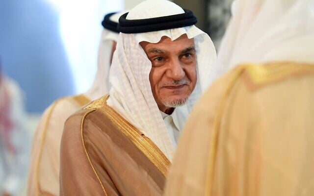 L'ancien chef l’agence des renseignements saoudiens General Intelligence Presidency (GIP), le prince Turki ben Faisal al-Saud, assistant à la réunion des ministres des Affaires étrangères du Conseil de coopération du Golfe (CCG), dans la capitale saoudienne, Ryad, le 30 mars 2017. (Crédit : Fayez Nureldine/AFP)
