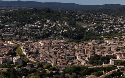 Cette photographie, prise le 24 septembre 2023, offre une vue générale de la ville de Manosque, dans le sud de la France. (Photo : JOEL SAGET / AFP)