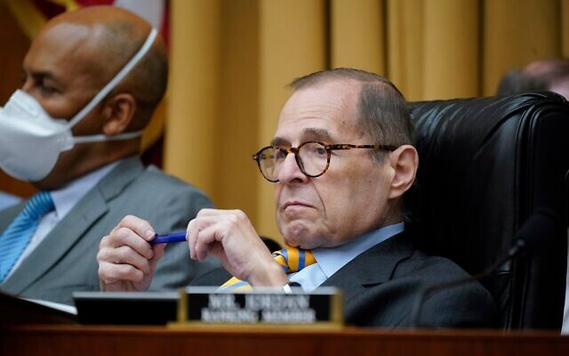Le président de la commission judiciaire de la Chambre des représentants, Jerry Nadler, démocrate de New York, écoute pendant une réunion de la commission au Capitole à Washington, le 2 juin 2022. (Crédit : J. Scott Applewhite/AP)