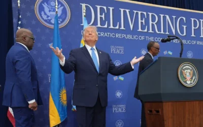 Le président américain Donald Trump arrive pour une cérémonie de signature avec le président rwandais, Paul Kagame, et le président de la République démocratique du Congo, Felix-Antoine Tshisekedi, à l'Institut de la paix Donald J. Trump, le jeudi 4 décembre 2025, à Washington. (Photo AP/Evan Vucci)