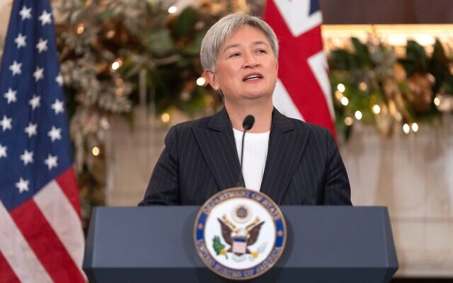 La ministre australienne des Affaires étrangères, Penny Wong, s'exprime au département d'État, lundi 8 décembre 2025, à Washington. (Crédit : AP Photo/Mark Schiefelbein)