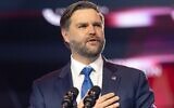 Le vice-président américain JD Vance s'exprime lors de l'AmericaFest 2025 organisé par Turning Point USA, le 21 décembre 2025, à Phoenix. (Crédit : AP Photo/Jon Cherry)