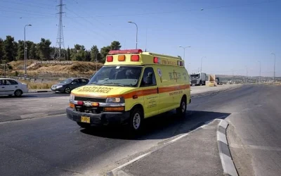Illustration : Une ambulance du service d’urgence du Magen David Adom. (Gershon Elinson/Flash90)