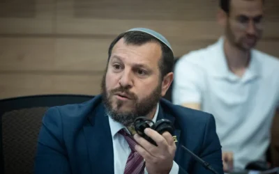 Le ministre du Patrimoine Amichaï Eliyahu s’exprimant lors d’une réunion de la commission de l’Éducation, de la Culture et des Sports de la Knesset, à Jérusalem, le 7 juillet 2025. (Crédit : Yonatan Sindel/Flash90) Le ministre du Patrimoine Amichaï Eliyahu s’exprimant lors d’une réunion de la commission de l’Éducation, de la Culture et des Sports de la Knesset, à Jérusalem, le 7 juillet 2025. (Crédit : Yonatan Sindel/Flash90)