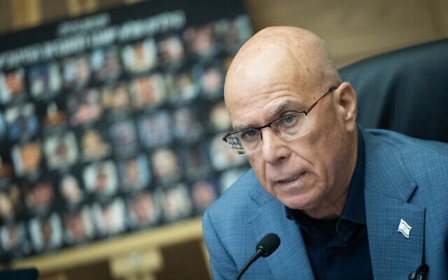 Le député Zvika Fogel présidant une réunion de la commission de la Sécurité nationale à la Knesset, le 18 novembre 2025. (Crédit : Yonatan Sindel/Flash90)