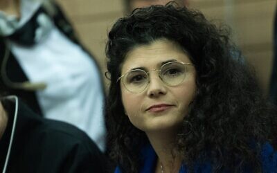 La vice-ministre des Affaires étrangères Sharren Haskel lors d'une réunion de la commission des Affaires étrangères et de la Défense à la Knesset à Jérusalem, le 1er décembre 2025. (Crédit : Yonatan Sindel/Flash90)
