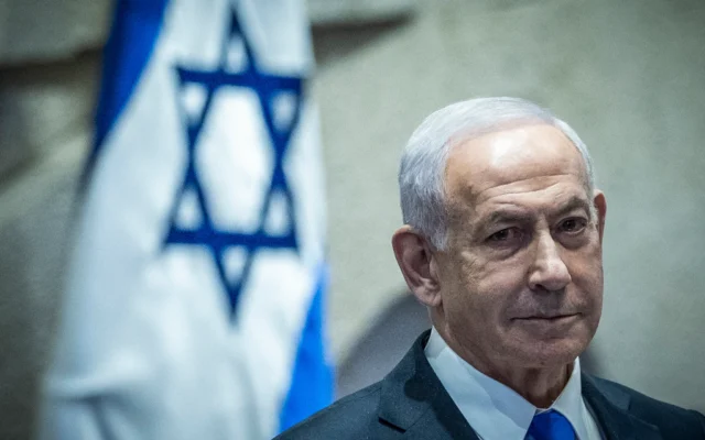 Le Premier ministre Benjamin Netanyahu en séance plénière de la Knesset, le 8 décembre 2025. (Crédit : Chaim Goldberg/Flash90)