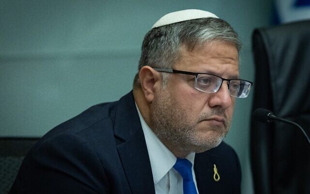 Le ministre de la Sécurité intérieure, Itamar Ben Gvir, assiste à une réunion de commission sur la loi imposant la peine de mort pour les terroristes à la Knesset, le 8 décembre 2025. (Crédit : Yonatan Sindel/Flash90)
