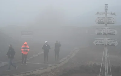 Le brouillard au mont Bental, surplombant la frontière avec la Syrie dans les hauteurs du Golan, le 10 décembre 2025. (Crédit : Michael Giladi/Flash90)