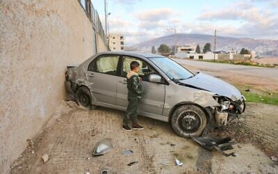 Un véhicule appartenant à des Israéliens qui sont entrés dans la ville de Naplouse pendant la nuit, abandonné sur place, en Cisjordanie, le 19 décembre 2025. (Crédit : Nasser Ishtayeh/Flash90) Un véhicule appartenant à des Israéliens qui sont entrés dans la ville de Naplouse pendant la nuit, abandonné sur place, en Cisjordanie, le 19 décembre 2025. (Crédit : Nasser Ishtayeh/Flash90)