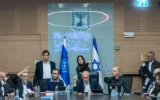 Le député Hanoch Milwidsky (2ᵉ à droite) présidant une session de la commission des Finances de la Knesset, le 25 décembre 2025. (Crédit : Yonatan Sindel/Flash90)