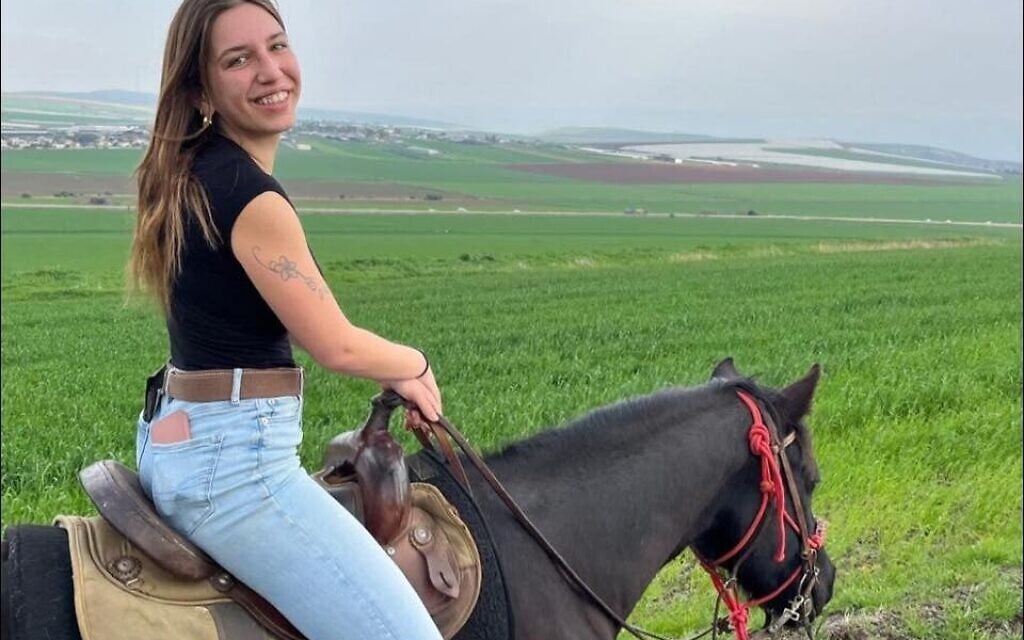 Aviv Maor, 19 ans, originaire du kibboutz Ein Harod, sur une photo non datée. (Crédit : X ; utilisée conformément à la clause 27a de la loi sur les droits d'auteur)