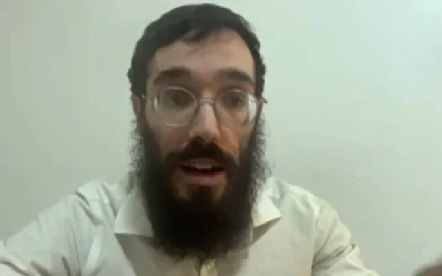 Haïm Levy, qui a survécu à l'attaque terroriste de Bondi Beach, à Sydney, le 14 décembre 2025. (Crédit : Capture d'écran/N12)