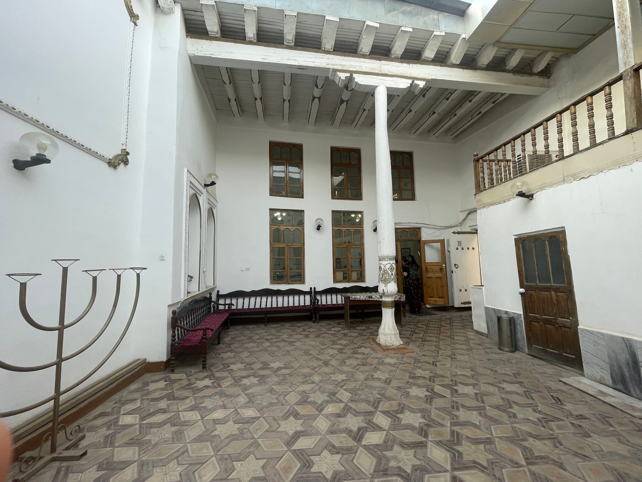La cour de la synagogue vieille de 300 ans de Boukhara, Boukhara, Ouzbékistan, 17 octobre 2025. (Crédit : Sue Surkes/Times of Israel) La cour de la synagogue vieille de 300 ans de Boukhara, Boukhara, Ouzbékistan, 17 octobre 2025. (Crédit : Sue Surkes/Times of Israel)