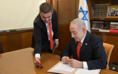 Le Premier ministre Benjamin Netanyahou s'entretient par téléphone avec le président du Somaliland, Abdirahman Mohamed Abdullahi, tout en signant la déclaration par laquelle Israël reconnaît l'existence de la République du Somaliland en tant qu'État indépendant, le 26 décembre 2025. (Amos Ben Gershom/Service de Presse du Gouvernement) Le Premier ministre Benjamin Netanyahou s'entretient par téléphone avec le président du Somaliland, Abdirahman Mohamed Abdullahi, tout en signant la déclaration par laquelle Israël reconnaît l'existence de la République du Somaliland en tant qu'État indépendant, le 26 décembre 2025. (Amos Ben Gershom/Service de Presse du Gouvernement)