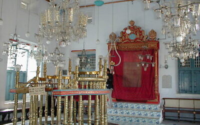 La synagogue Paradesi, construite en 1568, à Cochin (Inde), ici photographiée en 2001. (Crédit : Jeep/CC BY 2.5)