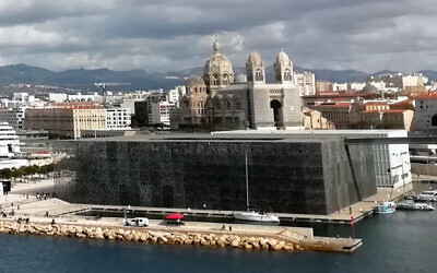 Le Musée des Civilisations de l'Europe et de la Méditerranée (MUCEM), à Marseille. (Crédit : Patafisik, Wikimedia Commons CC-BY-4.0) Le Musée des Civilisations de l'Europe et de la Méditerranée (MUCEM), à Marseille. (Crédit : Patafisik, Wikimedia Commons CC-BY-4.0)