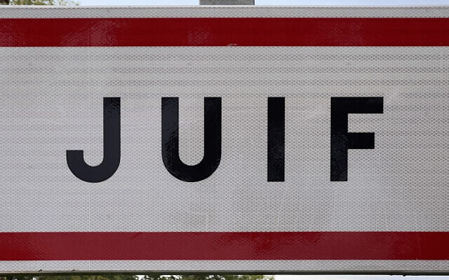 Panneau d'entrée de la commune de Juif (Saône-et-Loire). (Crédit : Chabe01/CC BY-SA 4.0)