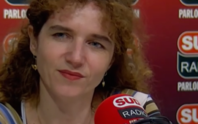 La directrice de la rédaction de Marianne, Eve Szeftel, interviewée sur Sud Radio. (Capture d'écran : Daily Motion)