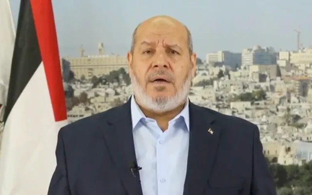 Khalil al-Hayya, haut responsable du Hamas, prononce un discours à l'occasion du 38e anniversaire de la création du Hamas, le 14 décembre 2025. (Capture d'écran : X/Al Jazeera)