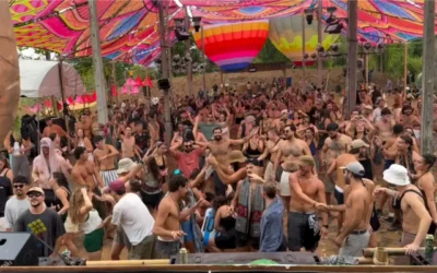 Une fête du Loop Festival à Pai, en Thaïlande, en novembre 2025. (Capture d'écran vidéo sur les réseaux sociaux ; utilisée conformément à la clause 27a de la loi sur les droits d'auteur)