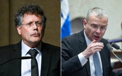 Montage photos (de gauche à droite) : Le président de la Cour suprême Isaac Amit assistant à une conférence de l’Association israélienne de droit public (IAPL), à Haïfa, le 4 décembre 2025 ; le ministre de la Justice Yariv Levin, à la Knesset, à Jérusalem, le 29 octobre 2025. (Crédits : Flash90 ; Chaïm Goldberg/Flash90)