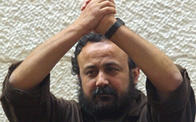 Le terroriste palestinien condamné à la perpétuité, Marwan Barghouti, au tribunal, en Israël, le 3 avril 2003. (Crédit : Flash90)