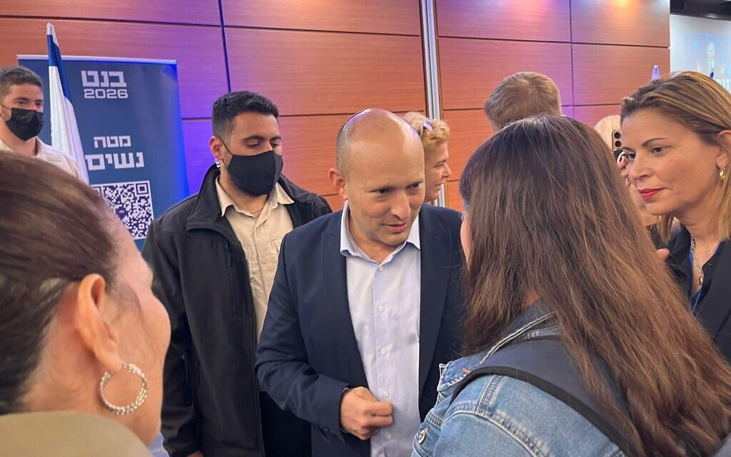 L'ancien Premier ministre Naftali Bennett lors d'un événement électoral pour les femmes à Tel Aviv, le 3 décembre 2025. (Crédit : Tal Schneider/Times of Israel) L'ancien Premier ministre Naftali Bennett lors d'un événement électoral pour les femmes à Tel Aviv, le 3 décembre 2025. (Crédit : Tal Schneider/Times of Israel)