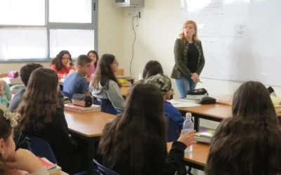 Image d'une enseignante dans une école israélienne tirée du site Internet de l’Institut Merchavim.
