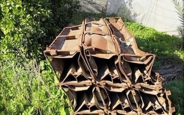 Un lance-roquettes à canons multiples découvert dans le sud de Gaza, le 13 janvier 2026. (Crédit : Armée israélienne) Un lance-roquettes à canons multiples découvert dans le sud de Gaza, le 13 janvier 2026. (Crédit : Armée israélienne)