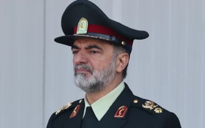 Le chef de la police iranienne, le général Ahmad-Reza Radan, assistant à un défilé militaire marquant la journée annuelle de l'armée iranienne, dans la capitale, Téhéran, le 18 avril 2023. (Crédit : Atta Kenare/AFP)