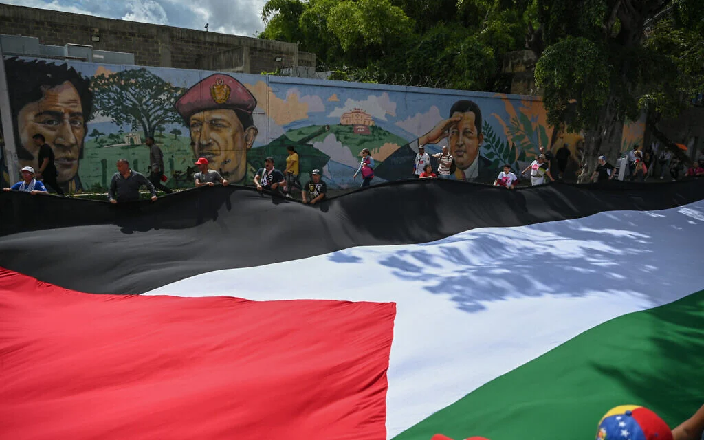 Les partisans du président Nicolas Maduro participent à une manifestation en soutien au peuple palestinien, à Caracas, le 4 novembre 2023 (Federico PARRA / AFP) Les partisans du président Nicolas Maduro participent à une manifestation en soutien au peuple palestinien, à Caracas, le 4 novembre 2023 (Federico PARRA / AFP)