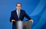 Le ministre allemand de l'Intérieur, Alexander Dobrindt, s'exprime lors d'une conférence de presse à Berlin le 5 novembre 2025. (Crédit : Tobias SCHWARZ / AFP)