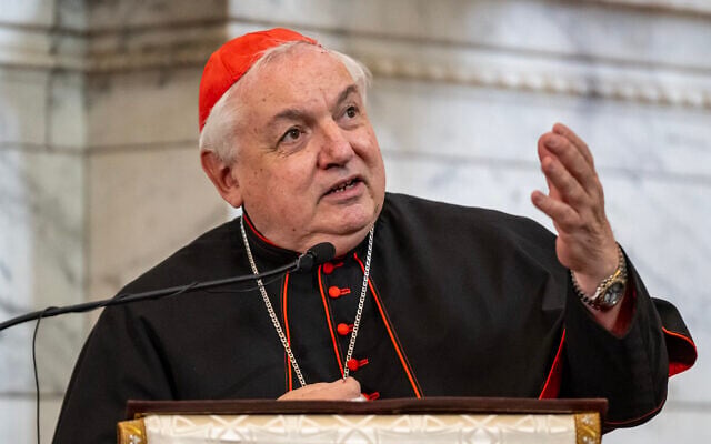 Le cardinal Jean-Marc Aveline, archevêque de Marseille, prononce un discours lors de la cérémonie d'ouverture de l'exposition « Trésors d'Arménie 1512-1828 » à la basilique Notre-Dame de la Garde à Marseille, le 5 décembre 2025. (Crédit : Miguel MEDINA / AFP)