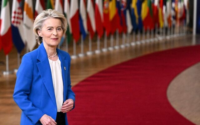 La présidente de la Commission européenne, Ursula von der Leyen, arrivant pour assister à la réunion du Conseil européen, à Bruxelles, le 18 décembre 2025. (Crédit : Nicolas Tucat/AFP) La présidente de la Commission européenne, Ursula von der Leyen, arrivant pour assister à la réunion du Conseil européen, à Bruxelles, le 18 décembre 2025. (Crédit : Nicolas Tucat/AFP)