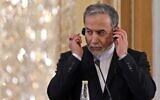 Le ministre iranien des Affaires étrangères, Abbas Araghchi, participant à une conférence de presse conjointe avec son homologue irakien, Fuad Hussein, à Téhéran, en Iran, le 18 janvier 2026. (Crédit : Atta Kenare/AFP)