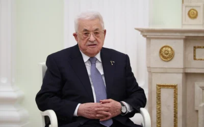 Le dirigeant de l’Autorité palestinienne, Mahmoud Abbas, participant à une réunion avec le président russe, au Kremlin, à Moscou, le 22 janvier 2026. (Crédit : Ramil Sitdikov/AFP)
