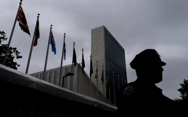 Le siège des Nations Unies pendant la 79e session de l'Assemblée générale des Nations Unies, mercredi 25 septembre 2024. (Crédit : AP/Julia Demaree Nikhinson) Le siège des Nations Unies pendant la 79e session de l'Assemblée générale des Nations Unies, mercredi 25 septembre 2024. (Crédit : AP/Julia Demaree Nikhinson)