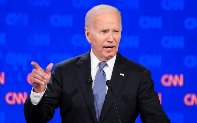 Le président américain Joe Biden lors d'un débat présidentiel avec le candidat républicain Donald Trump, jeudi 27 juin 2024, à Atlanta. (Crédit : AP Photo/Gerald Herbert) Le président américain Joe Biden lors d'un débat présidentiel avec le candidat républicain Donald Trump, jeudi 27 juin 2024, à Atlanta. (Crédit : AP Photo/Gerald Herbert)