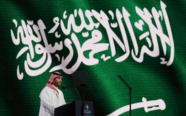 Le prince héritier saoudien Mohammed ben Salmane s'exprime lors du Forum d'investissement saoudo-américain au Centre international de conférences King Abdulaziz à Riyad, en Arabie saoudite, le 13 mai 2025. (Crédit : AP Photo/Alex Brandon)