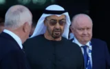 Le cheikh Mohammed bin Zayed Al Nahyan, président des Émirats arabes unis et souverain d'Abou Dhabi, arrive au salon aéronautique de Dubaï, aux Émirats arabes unis, le 17 novembre 2025. (Crédit : AP Photo/ Fatima Shbair)