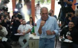 Nasry Asfura lors des élections générales, à Tegucigalpa, au Honduras, le 30 novembre 2025. (Crédit : Moises Castillo/AP Photo)