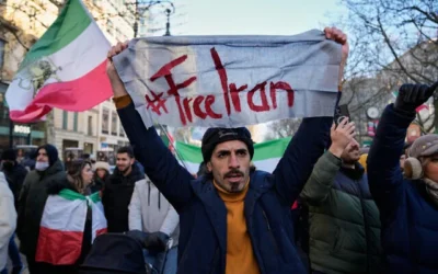 Des manifestants participant à une manifestation en soutien aux manifestations nationales de masse en Iran contre le gouvernement, à Berlin, en Allemagne, le 10 janvier 2026. (Crédit : Ebrahim Noroozi/AP Photo)