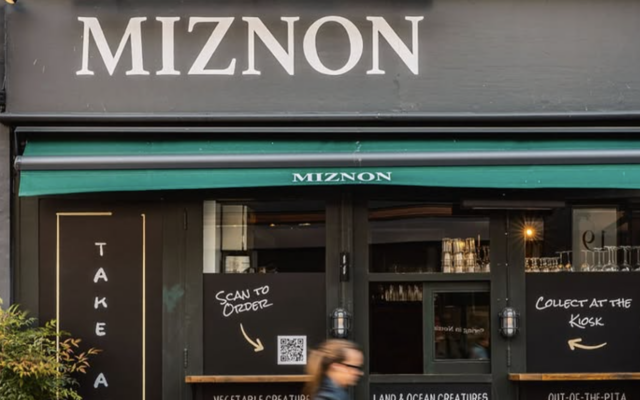 Photo de la devanture du restaurant israélien Miznon, dans le quartier de Soho à Londres, ciblé par des manifestations antisionistes début janvier 2026 (capture d’écran Instagram). Photo de la devanture du restaurant israélien Miznon, dans le quartier de Soho à Londres, ciblé par des manifestations antisionistes début janvier 2026 (capture d’écran Instagram).