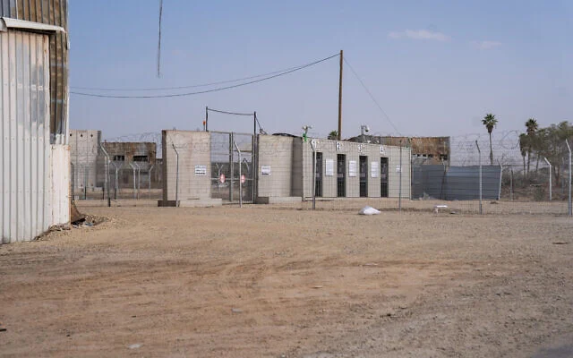 Le côté gazaoui rénové du poste-frontière de Rafah, à la frontière avec l'Égypte, le 8 décembre 2025. (Crédit : Emanuel Fabian/Times of Israel) Le côté gazaoui rénové du poste-frontière de Rafah, à la frontière avec l'Égypte, le 8 décembre 2025. (Crédit : Emanuel Fabian/Times of Israel)