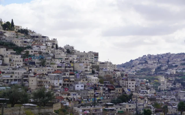 Vue de Batn al-Hawa, une partie du quartier de Silwan à Jérusalem-Est, le 19 décembre 2025. (Crédit : Charlie Summers/Times of Israel)
