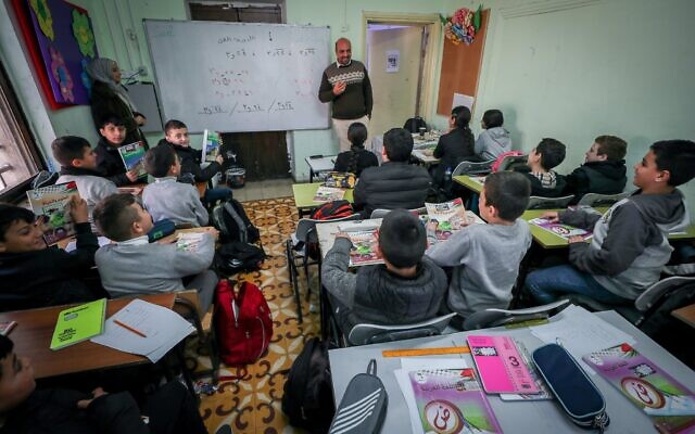Élèves de l'école Noreen, dans le quartier arabe de Beit Hanina, à Jérusalem-Est, le 17 janvier 2023. (Crédit : Jamal Awad/Flash90) Élèves de l'école Noreen, dans le quartier arabe de Beit Hanina, à Jérusalem-Est, le 17 janvier 2023. (Crédit : Jamal Awad/Flash90)