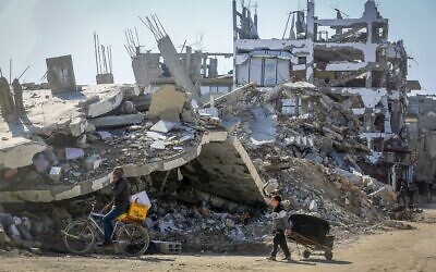 Maisons détruites, photographiées le 6 janvier 2026 dans la région de Hamad City, au nord de Khan Younès, dans la bande de Gaza. (Crédit : Abed Rahim Khatib/FLASH90)