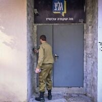 Vue du siège de la radio Galei Tsahal à Jaffa, le 5 janvier 2026 (Crédit : Avshalom Sassoni/Flash90)